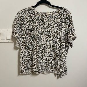 Leopard print tee.